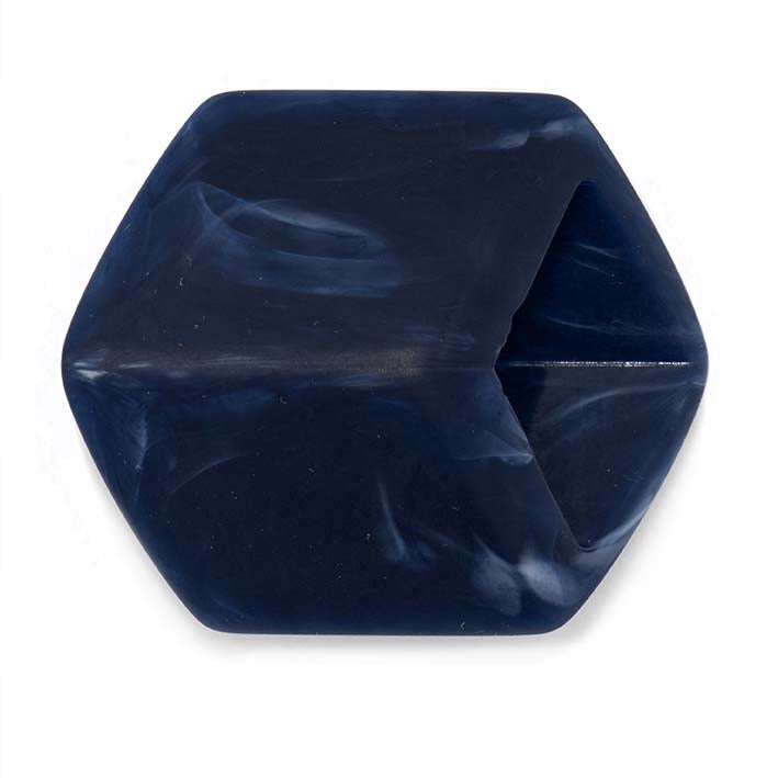 Cube hanger Midnight Blue – donkerblauwe resin hanger, modulair en verwisselbaar, op witte achtergrond.