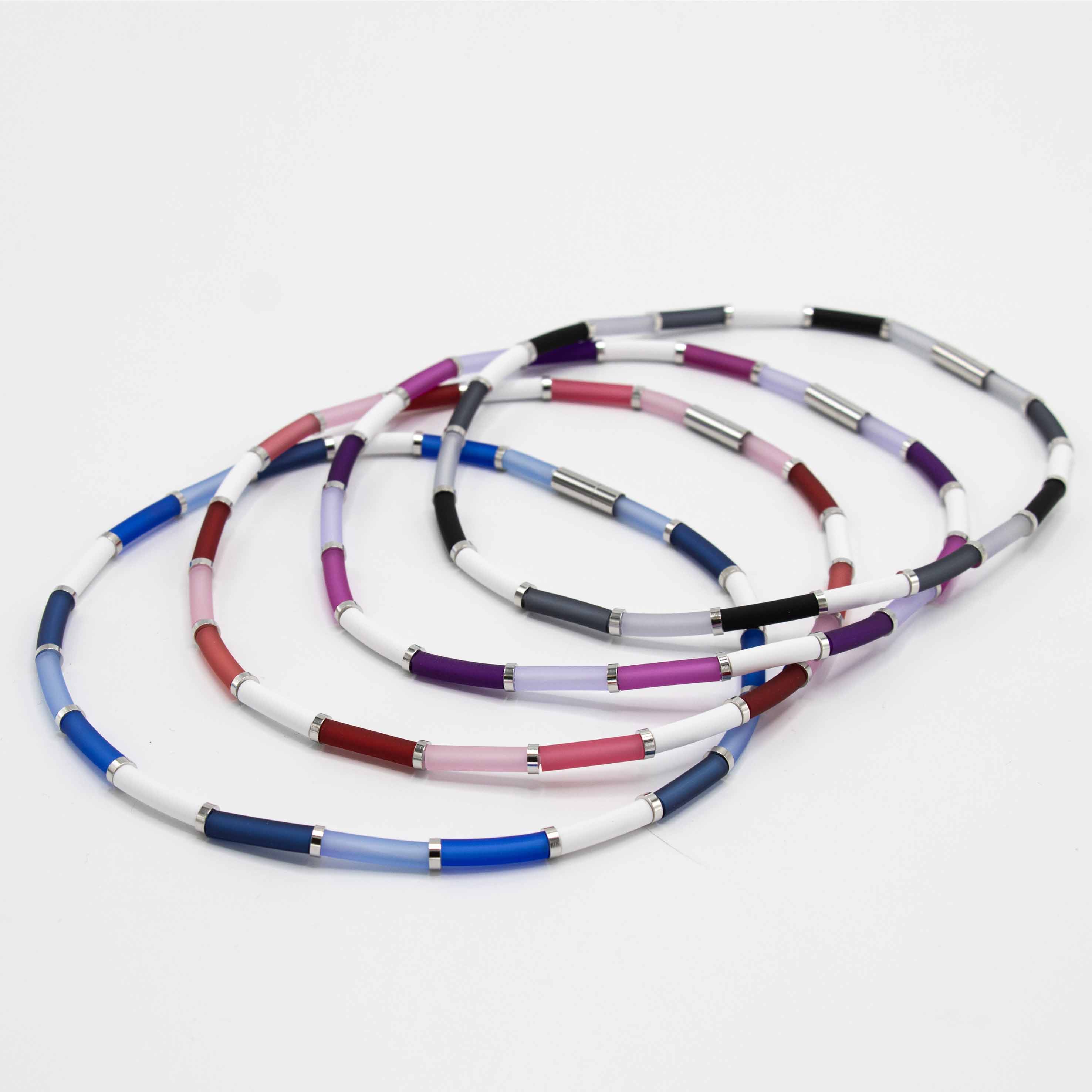 Bits & Pieces, kleurrijke ketting zero waste zwart/wit