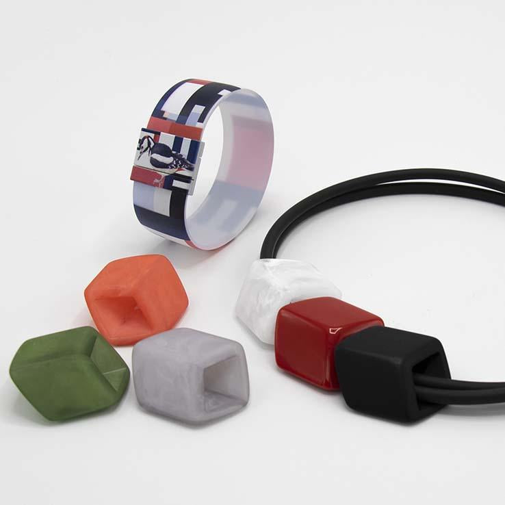 Exclusieve ketting van rubber met 3 Cubes, Bonte Specht