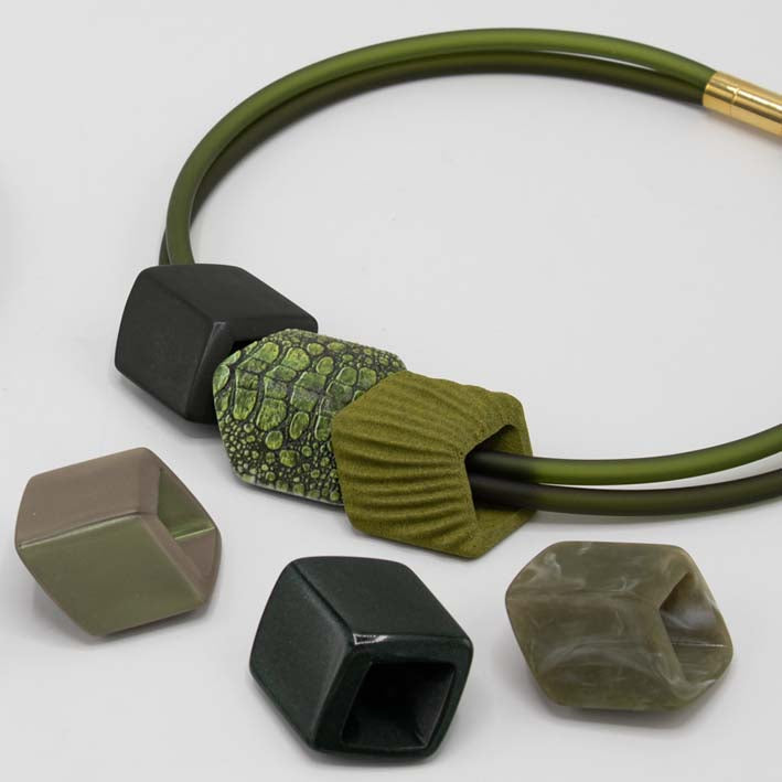 Cube ketting Tiger Rays in zwart rubber met Tiger Eye en 3D geprinte Cubes