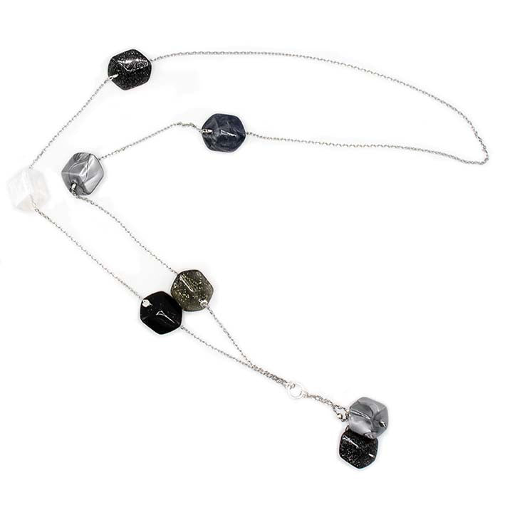 Lange ketting met 8 mini cubes in grijstinten