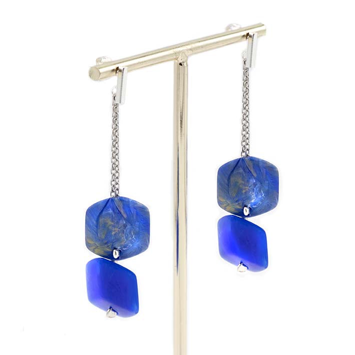 Oorbellen met 2 mini Cubes in blauw
