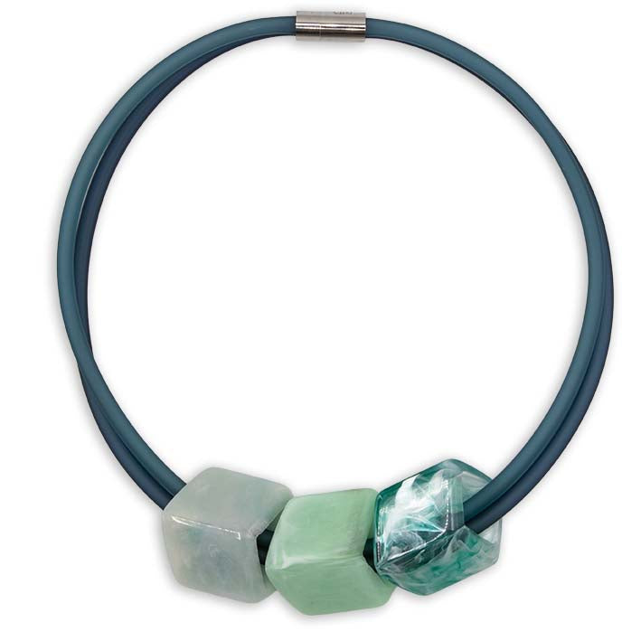 Ketting van rubber met  3 Cubes  - Calm green