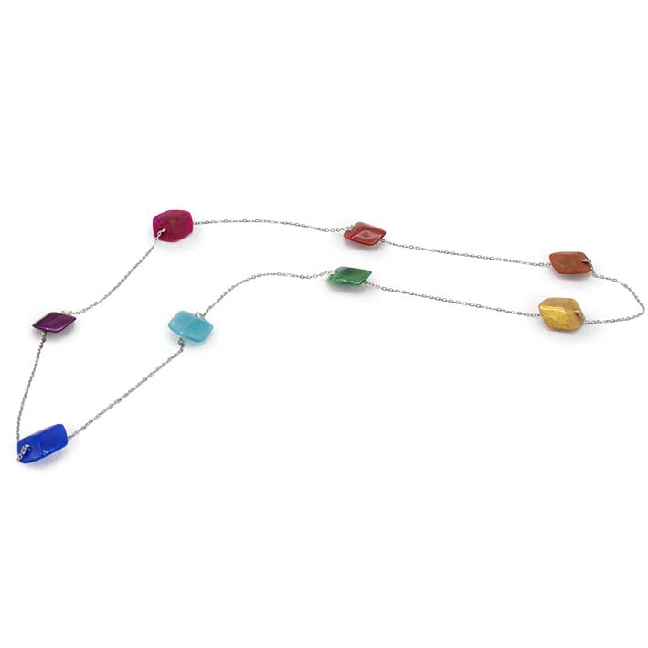 Lange zilverkleurige ketting met 8 mini cubes in multi color