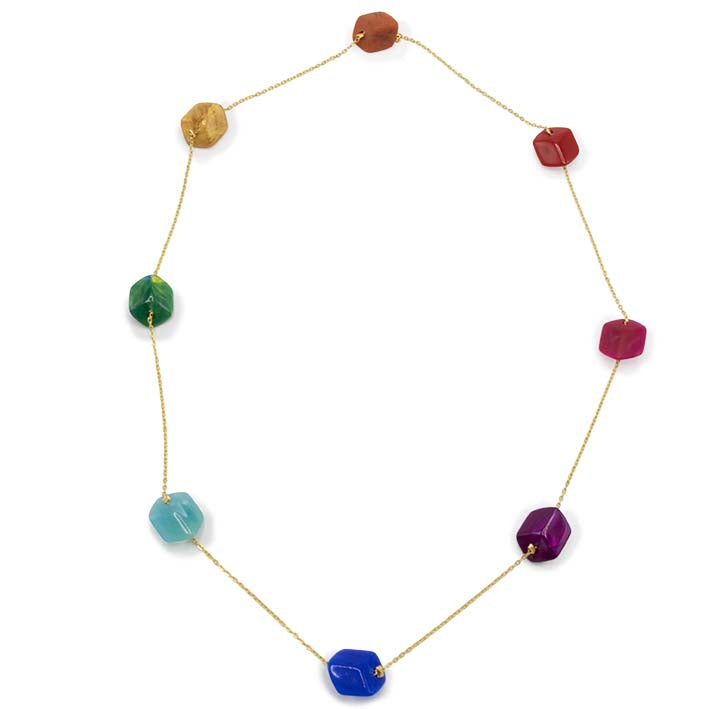 Lange goudkleurige ketting met 8 mini cubes in multi color