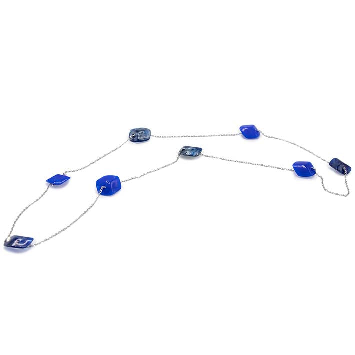 Lange ketting met 8 mini cubes blauwtinten