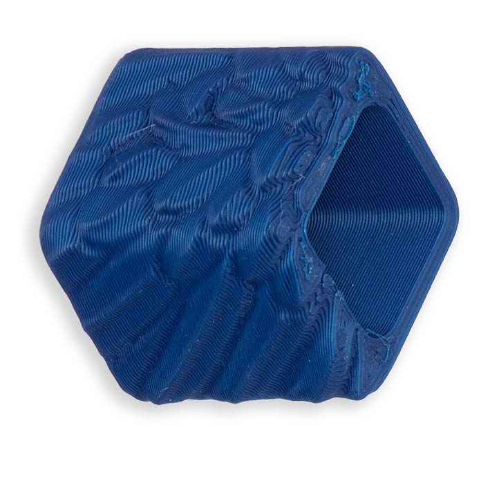 Cube hanger Blue Wing van Fates, kobaltblauw met vleugelreliëf