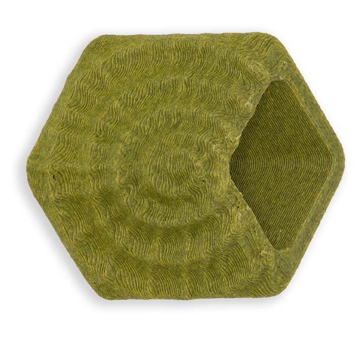 Cube hanger Green Stone Fossil van Fates, mosgroen met gelaagd steenreliëf