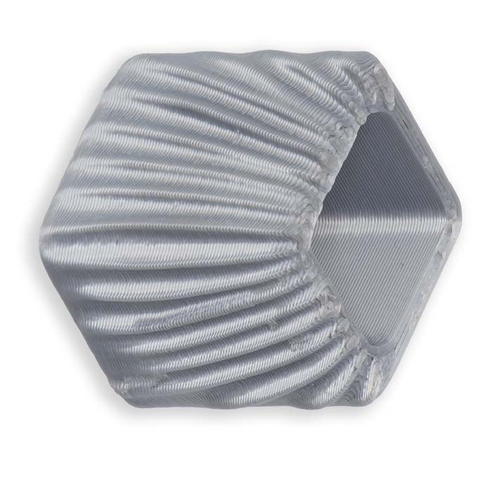 Cube hanger Silver Rays van Fates, zacht satijnzilver met stralenreliëf