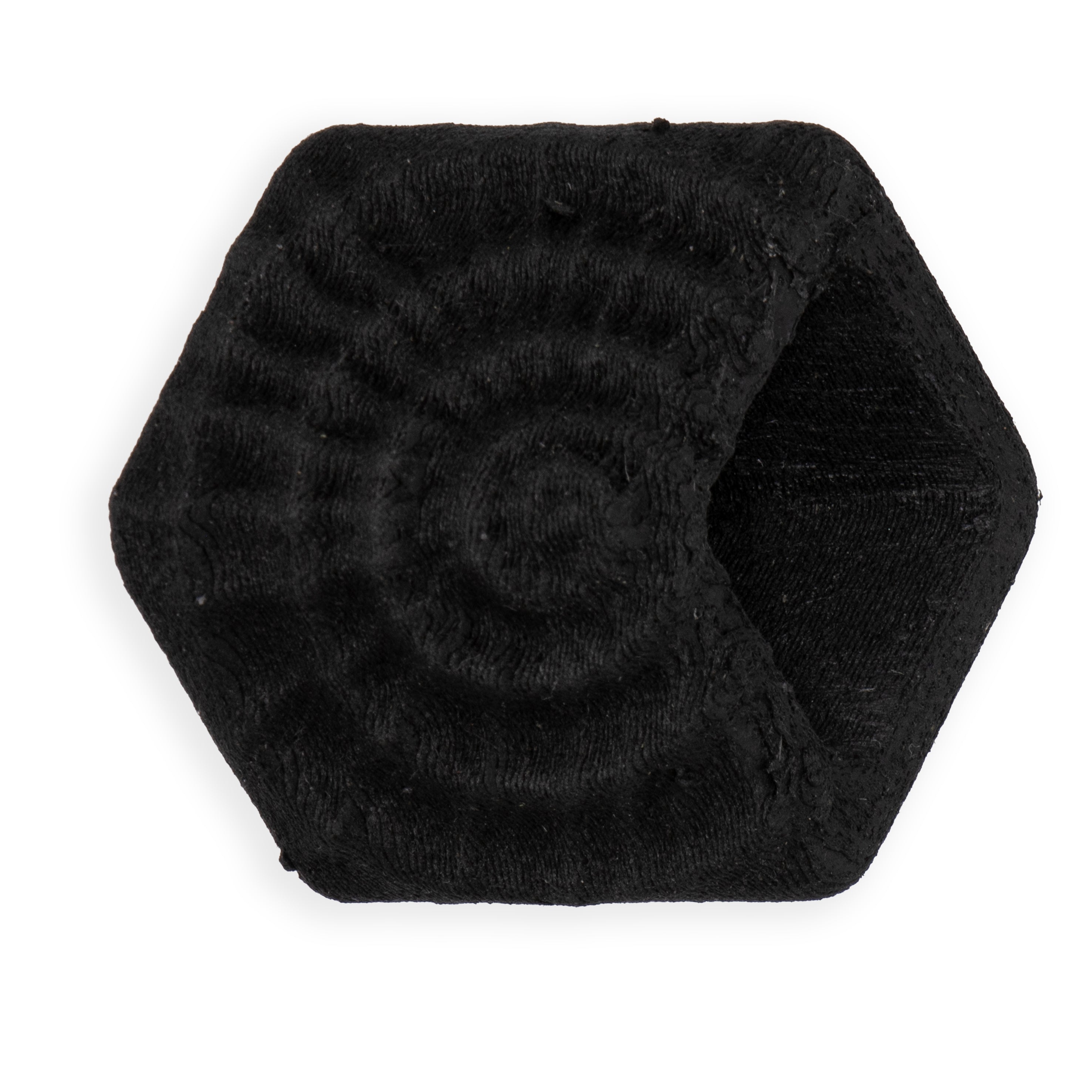 Zwarte Cube hanger Ebony Fossil van Fates, 3D-geprint met gelaagd reliëf