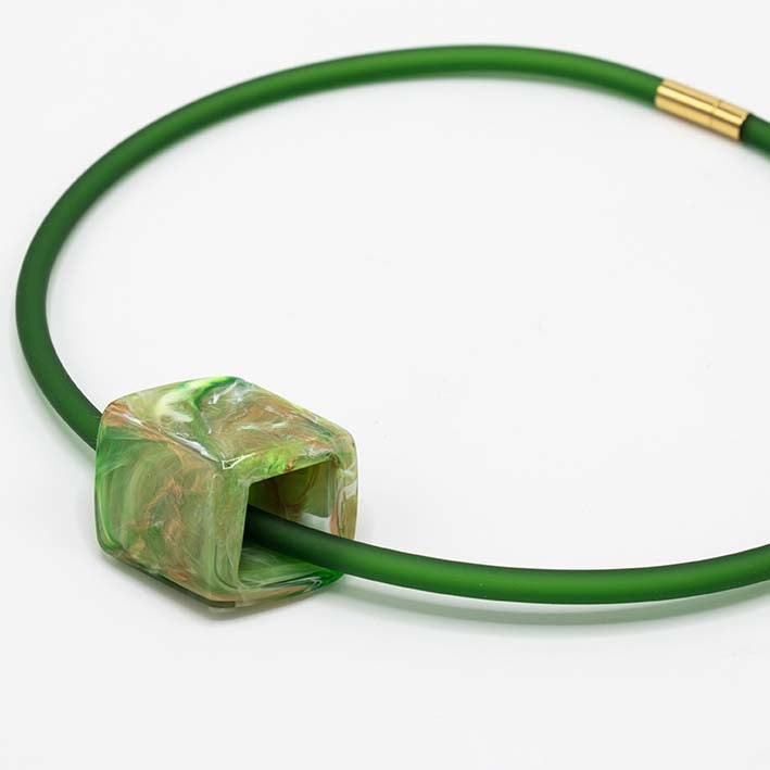 Ketting van RUBBER 1 lijns met Cube Earth