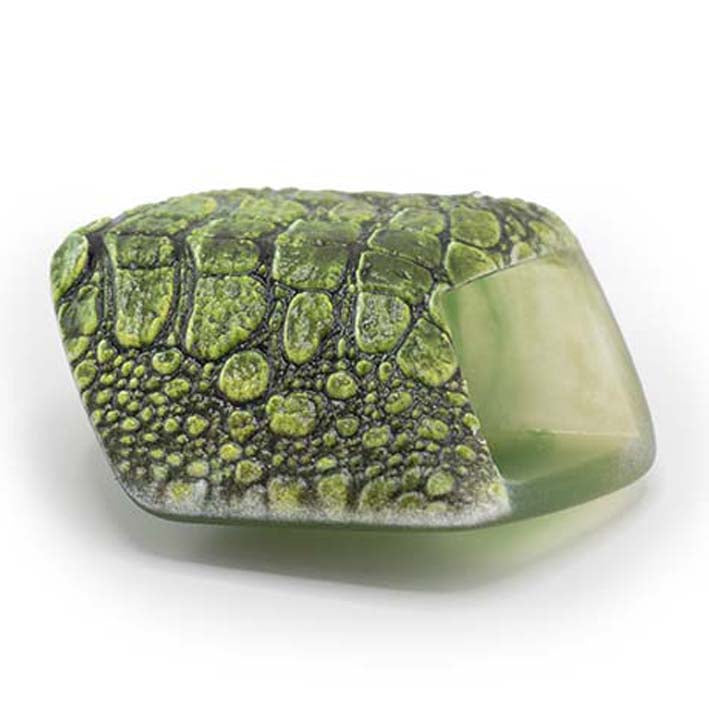 Zijaanzicht van de Green Crocodile Cube met reliëfprint