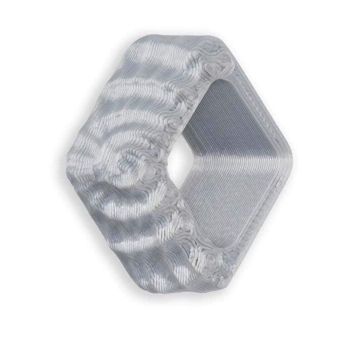 Cube Spacer Silver Fossil van Fates, zacht satijnzilver met gelaagd reliëf