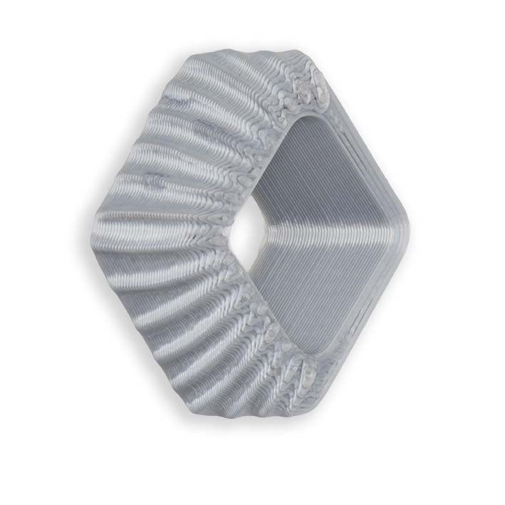 Cube Spacer Silver Rays van Fates, zacht satijnzilver met stralenreliëf