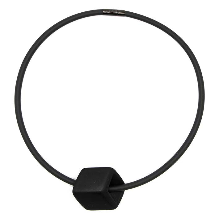 Ketting van RUBBER 1 lijns met Cube Black - FEESTCOLLECTIE -