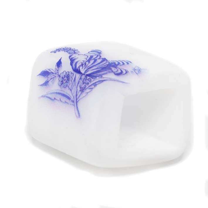 Cube hanger Delfts Blauwe Tulp – resin hanger met blauwe bloem op witte basis, zijaanzicht.