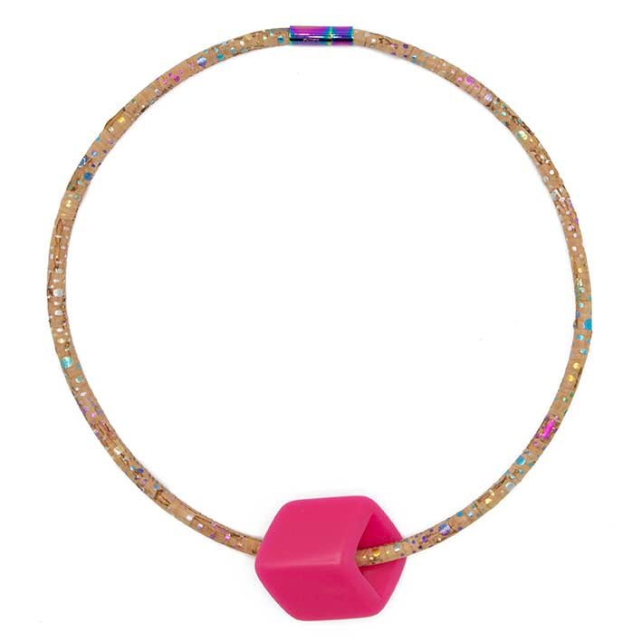 Ketting  van KURK 1  lijns met  Power Pink Cube - FEESTCOLLECTIE -