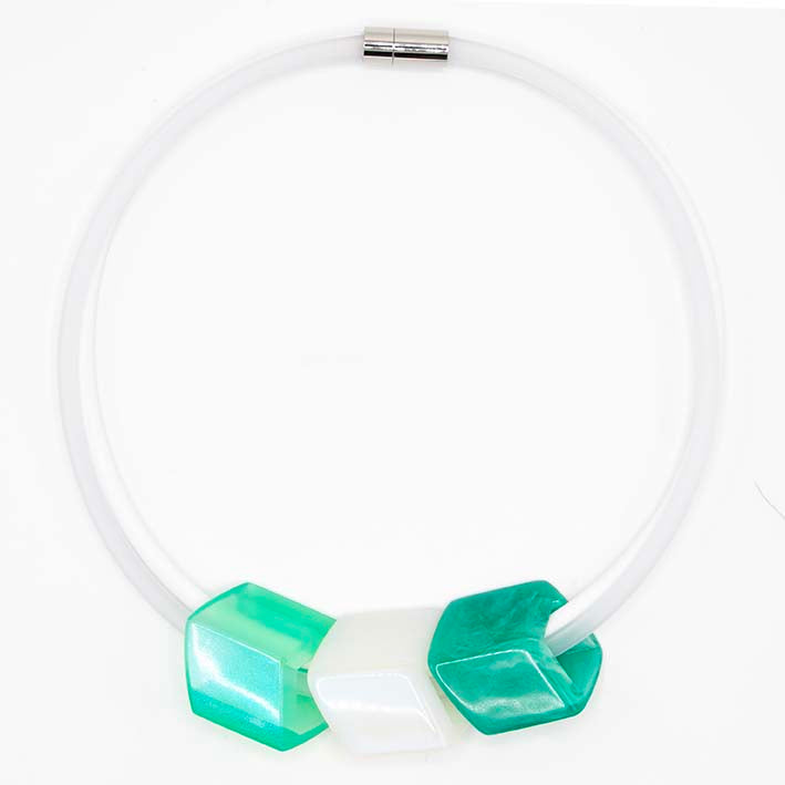 Exclusieve witte ketting van rubber met  3 Cubes - Snowbell -