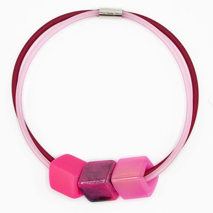 Exclusieve roze ketting van rubber met  3 Cubes  - Pinkalicious -