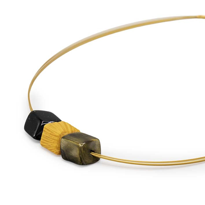 Zijaanzicht Mini Cube ketting Golden Rays met gouden stalen draden, Fates