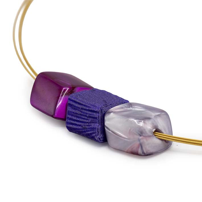 Detail van de 3D geprinte Purple Rays mini Cube met stralenstructuur, Fates