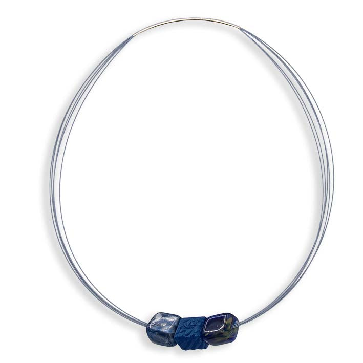 Mini Cube ketting Blue Wing met Jeans, Blue Wing en Peacock mini Cubes ton sur ton, Fates