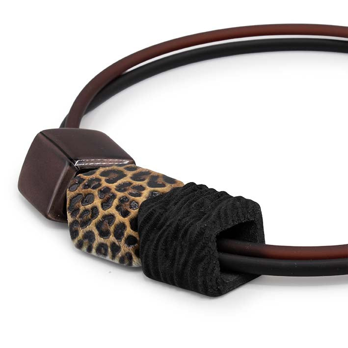 Zijaanzicht Cube ketting Cybele met Black Tree Bark ebbenhout en panter Cube, Fates