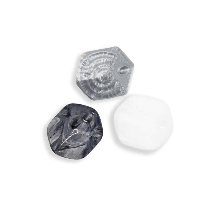 Drie mini Cubes op een rij in zilver en wit, met 3D-geprinte Silver Fossil