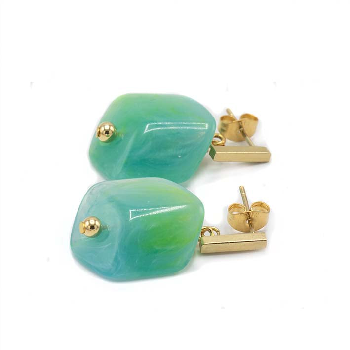 Oorbellen met  1 mini Cube, Larimar