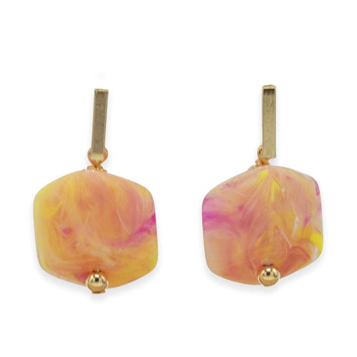 Oorbellen met  1 mini Cube Happy