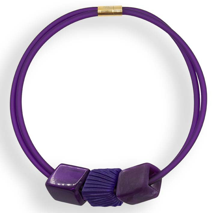 Cube ketting Deep Purple Twilight in paars rubber met Purple Rays Cube, Fates
